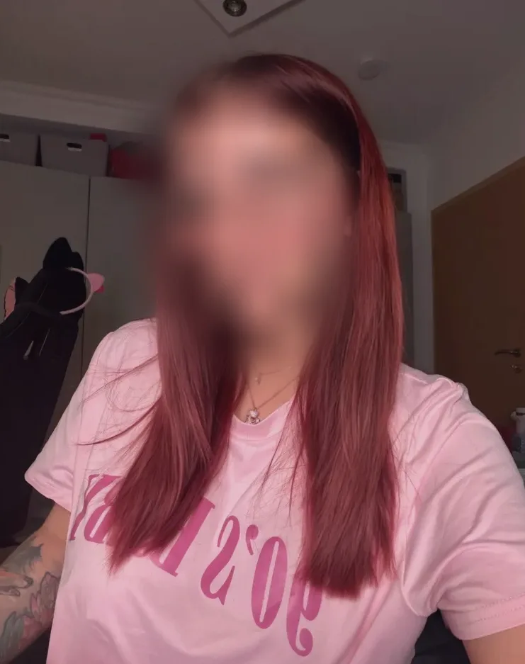 Melina, 23