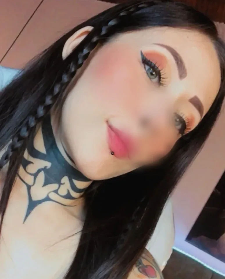 Pauline, 26